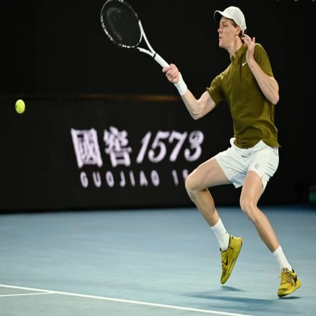 辽宁男篮首战取得开门红迎来新希望（CROWN SPORTS）
